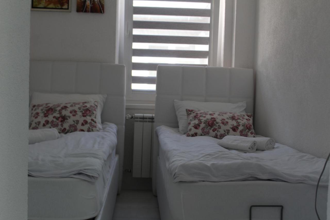 Red Apartment Sarajevo Ngoại thất bức ảnh