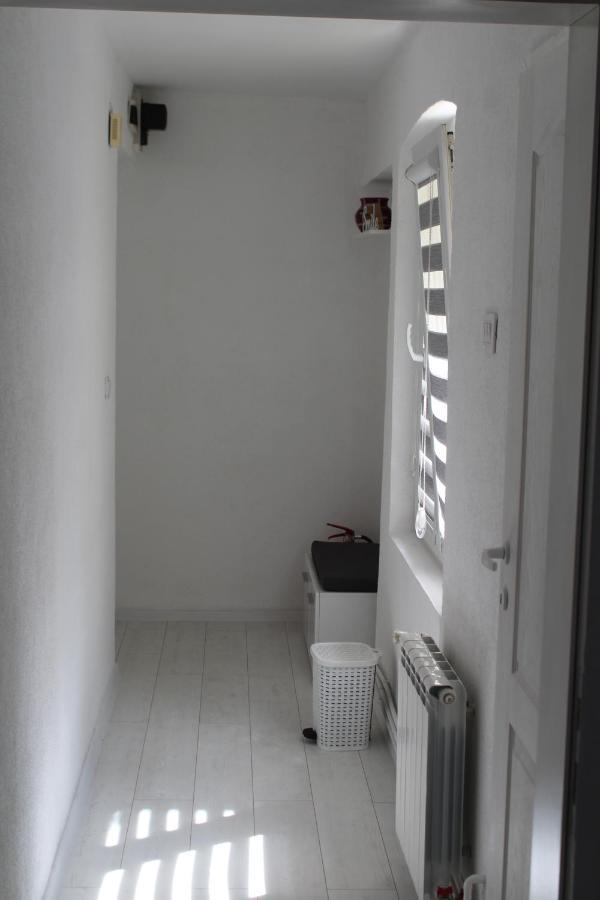 Red Apartment Sarajevo Ngoại thất bức ảnh