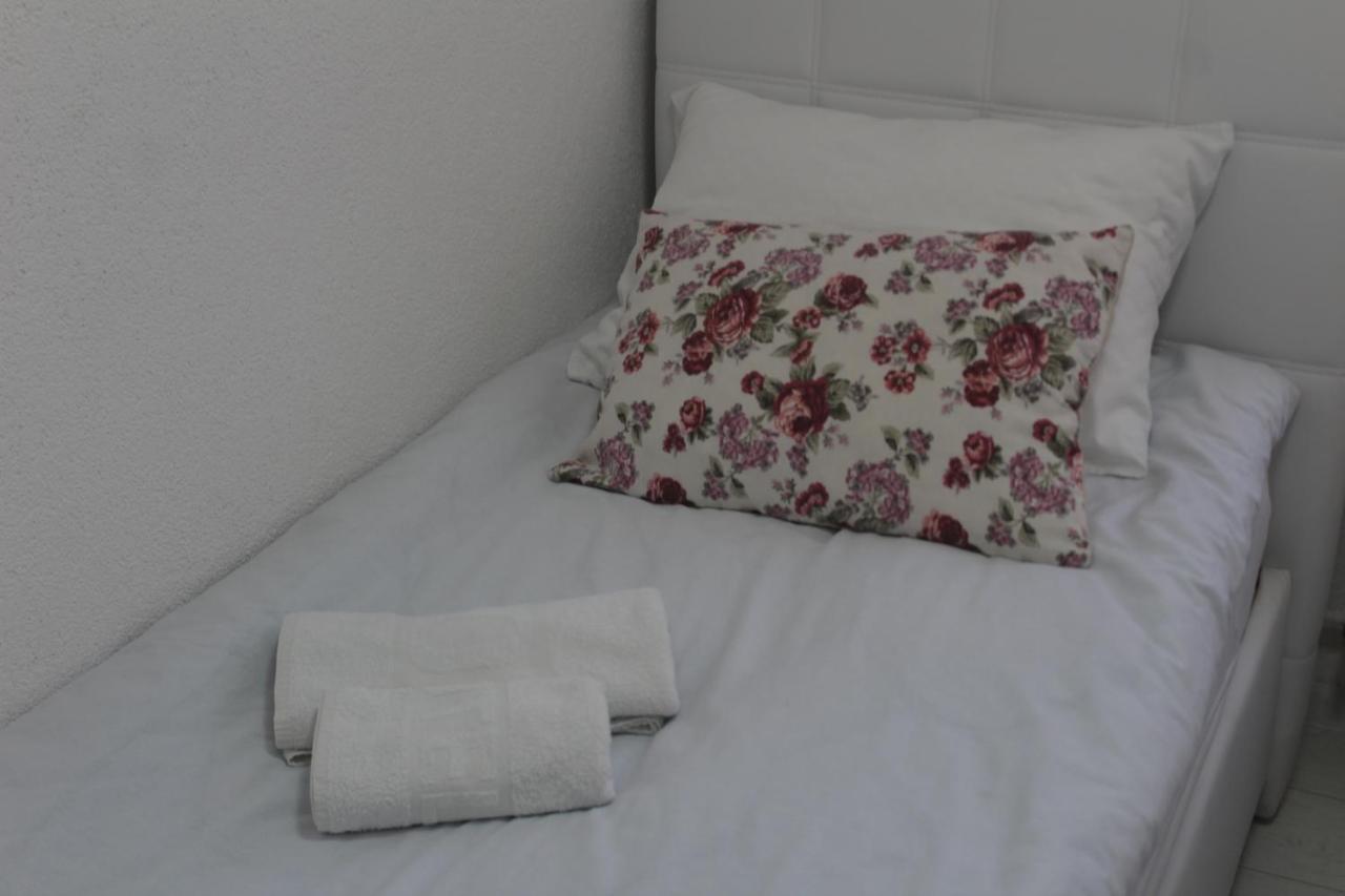 Red Apartment Sarajevo Ngoại thất bức ảnh